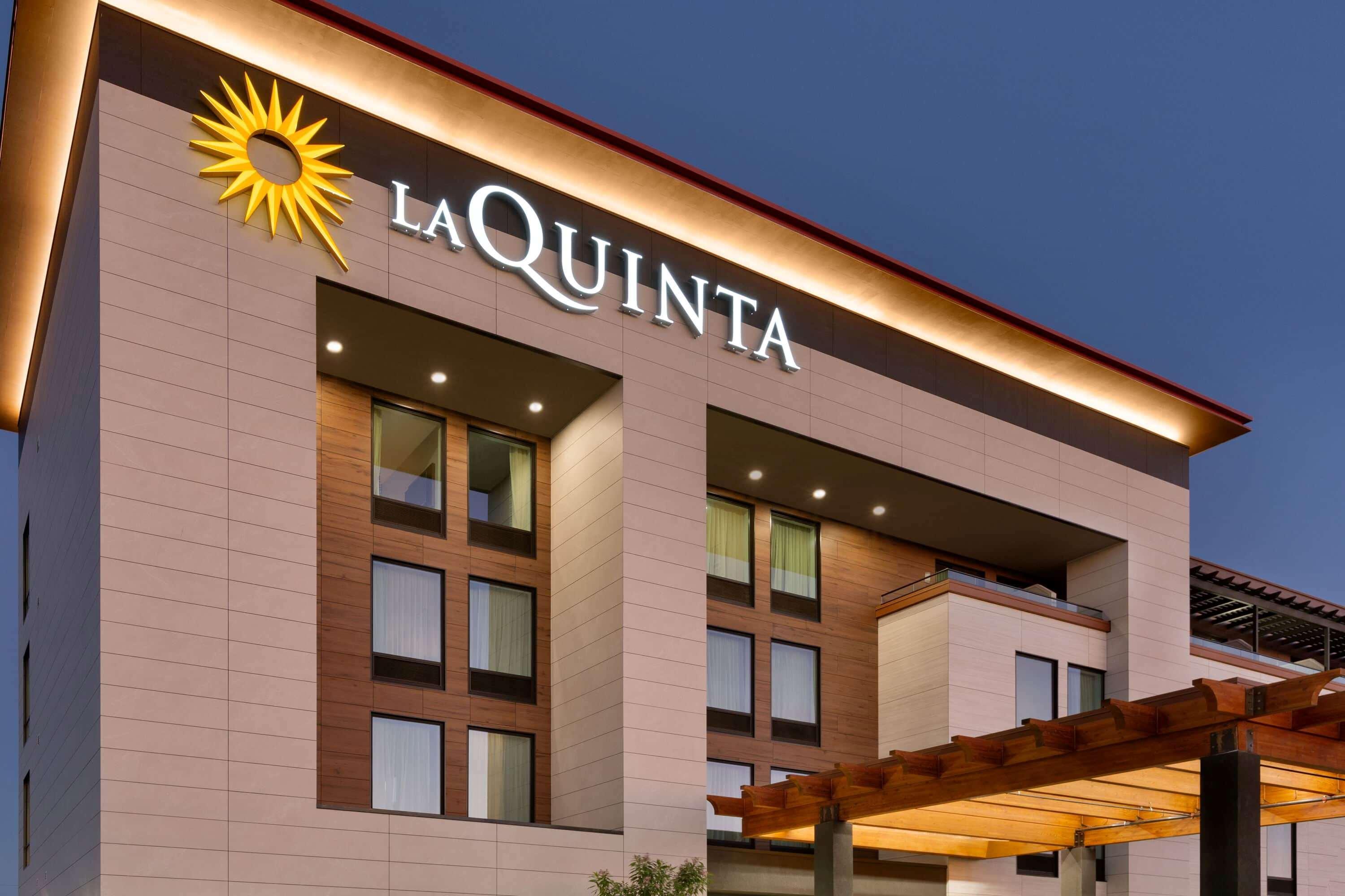 La Quinta Inn & Suites By Wyndham Santa Rosa Sonoma Bagian luar foto